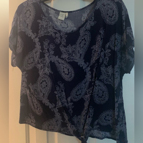 Navy and white beautiful top - Picture 1 of 1